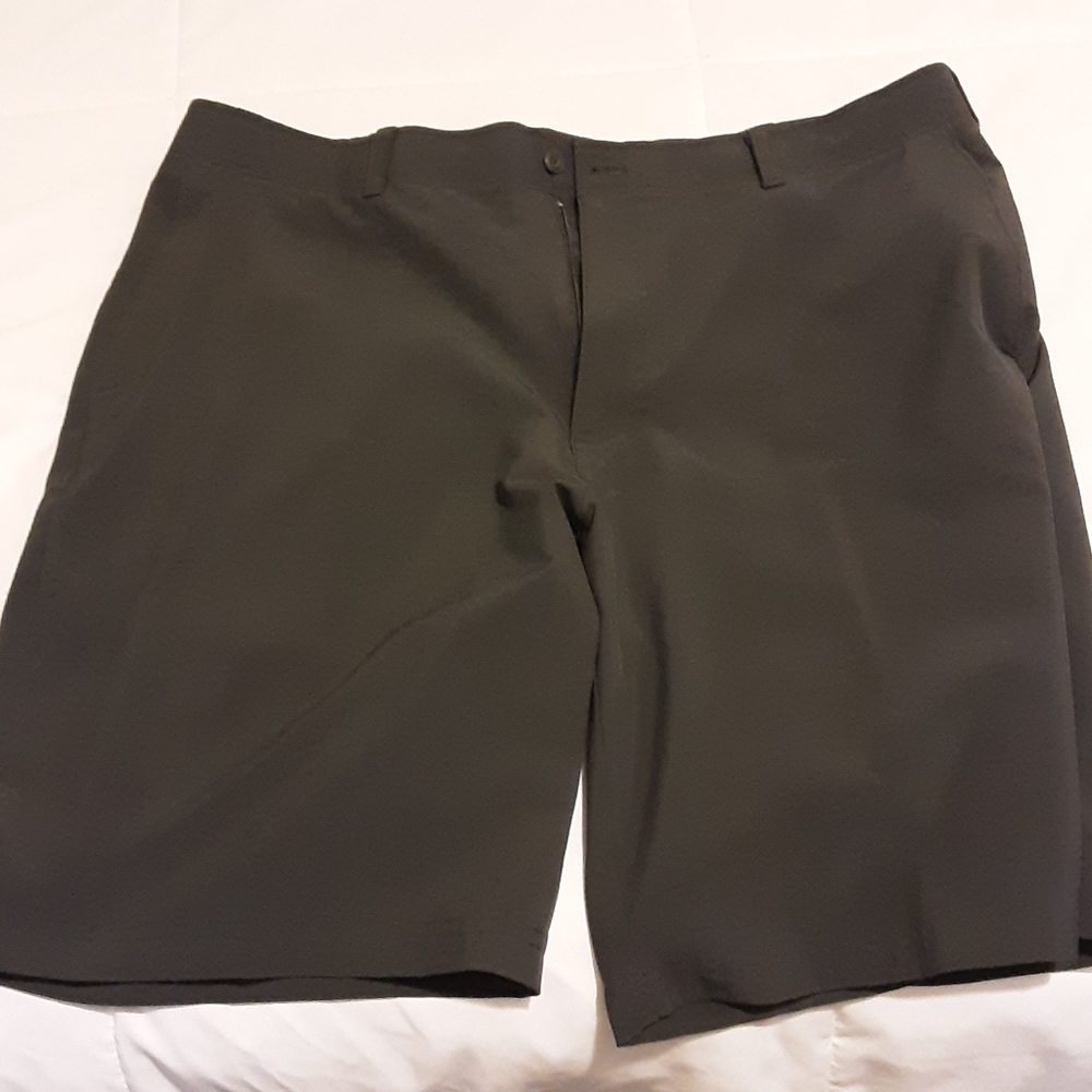 Men's golf shorts